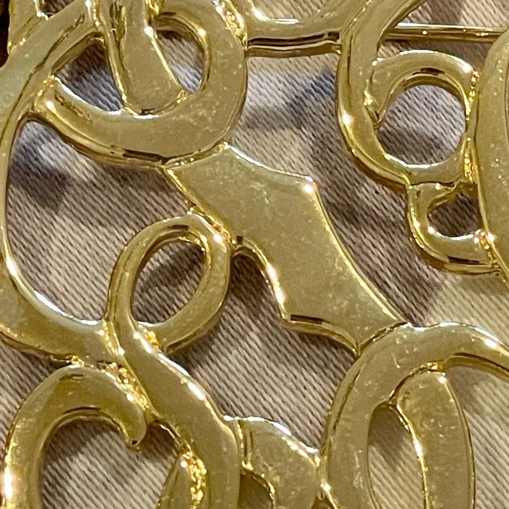 Vintage gold tone, swirl, pin. Beautiful scroll trim.